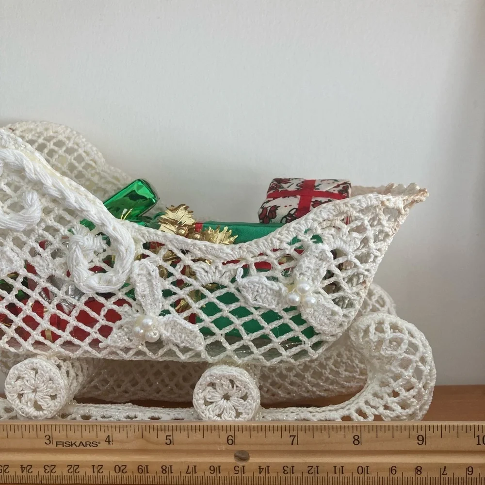 Vtg Crochet Sleigh With Presents Christmas Table Decor Home Winter Frost